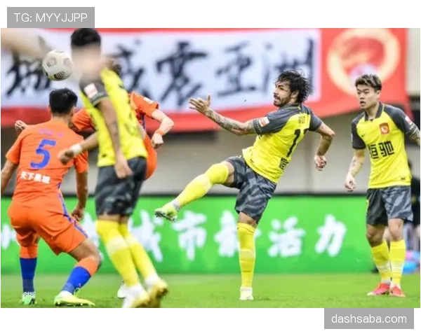 卡纳瓦罗回撤出球主导防线组织，关键战对抗强度压制边路