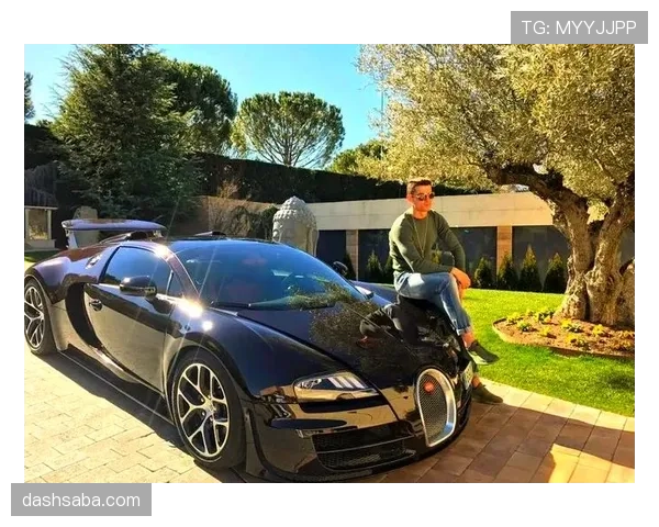 C罗买的豪宅光看门口车库就能泪奔，这生活普通人想象不到啊