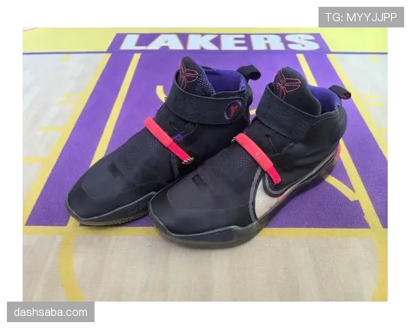 刷到科比·布莱恩特家那面墙，奖杯球鞋堆成了小型博物馆，我的租房尴尬病发作